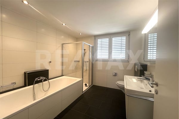 Modernes Reihen-Eckhaus in neuwertigem Zustand 5