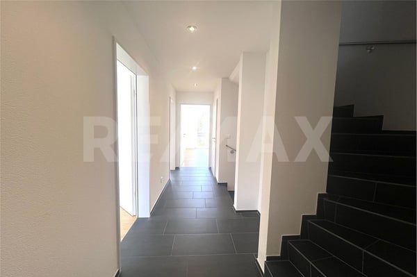 Modernes Reihen-Eckhaus in neuwertigem Zustand 9