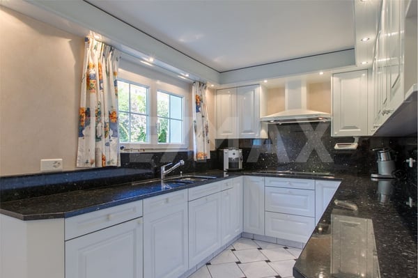 Aufgeweckte Villa mit idyllischem Garten (Bankengeprüft) 6