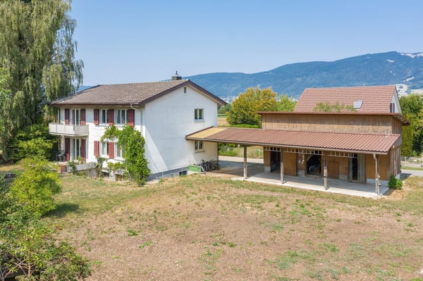 Grosses Einfamilienhaus mit Stall 1