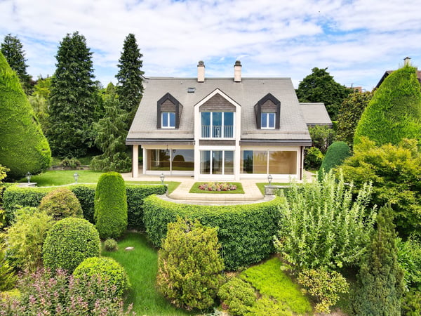 Sérénité panoramique et confort dans une élégante maison familiale 1