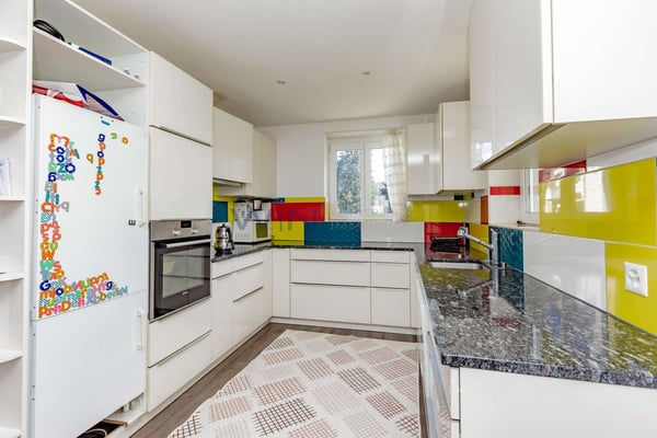 Attraktives Mehrfamilienhaus mit Entwicklungsspielraum in zentraler Lage von Reinach 5