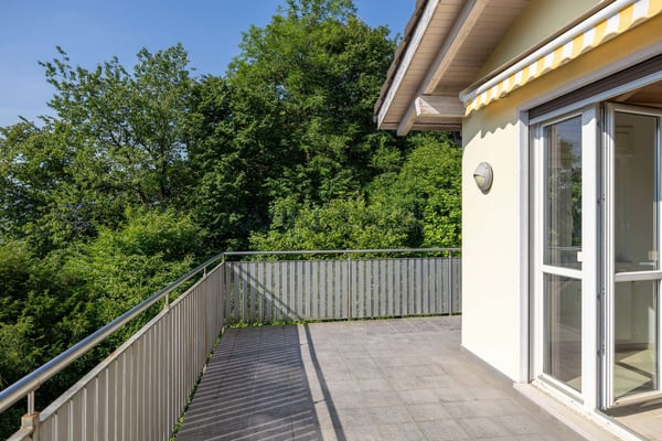 Seesicht, Pool und Ausbaupotenzial über Lugano 2