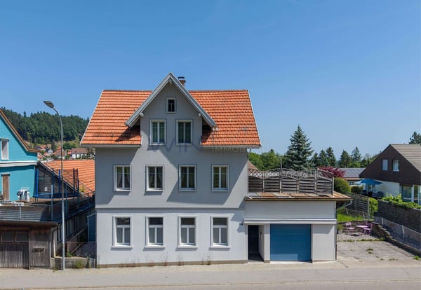 Energiesaniertes Haus - Garage und Gart…