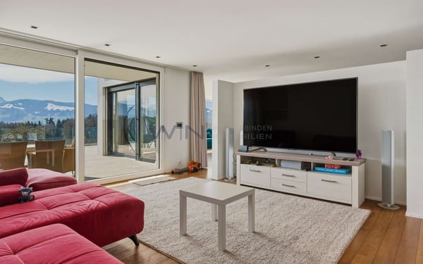 Exklusives Wohnerlebnis mit Pool und Alpenpanorama 2