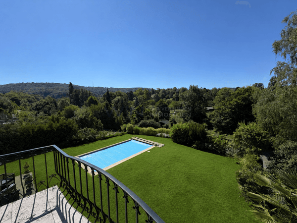 Exklusives Familienhaus mit Pool