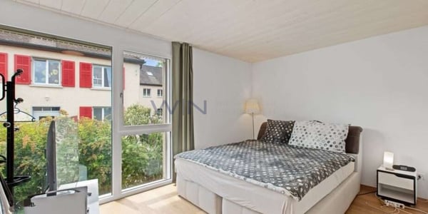 Helles und modernes 3 1/2 Zimmer Haus 4