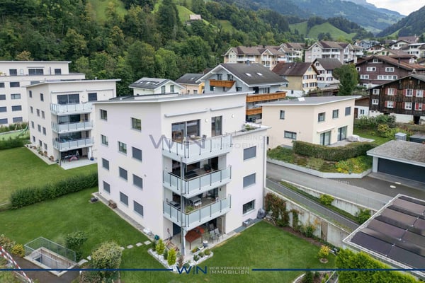 Erhöht über dem Dorf, freier Blick ins Reusstal