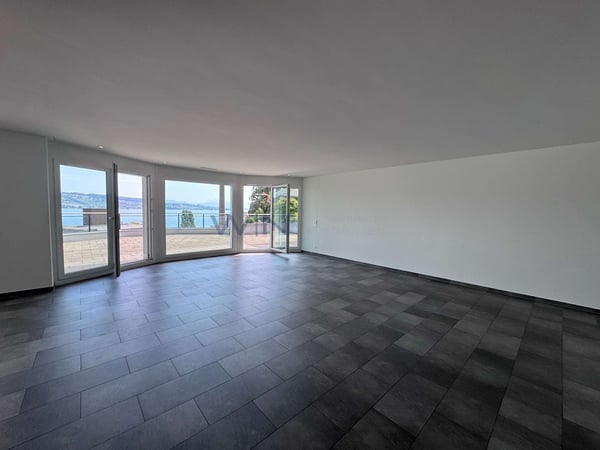 Traumhafte Oase der Ruhe mit Blick auf den See 13