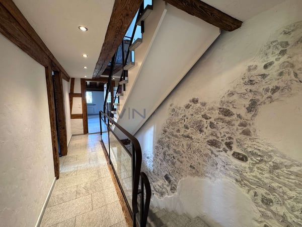 Historischer Glanz am ruhigen See 12
