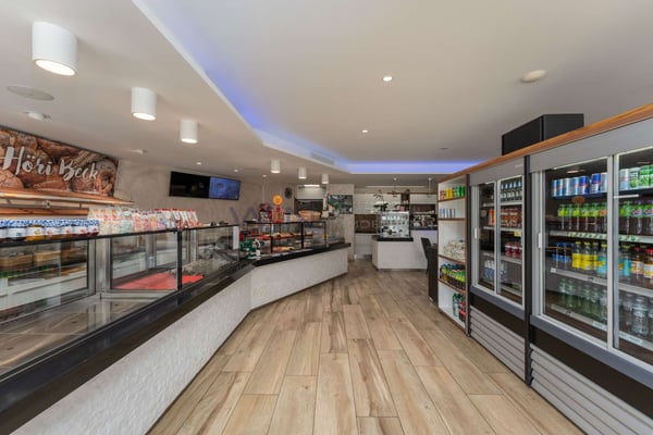 Eingerichtete Backstube mit Café an Hauptstrasse 3