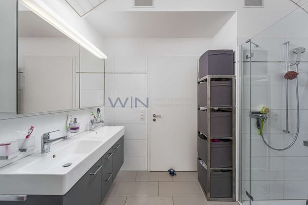 Neuwertige Maisonnete mit Atrium im Reusstal 8