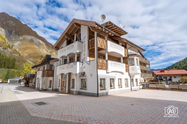 Exklusives Hoteljuwel in erstklassiger Alpenlage 1