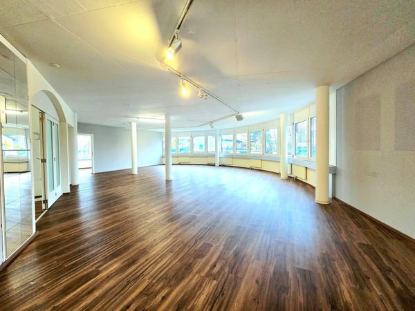 Praktische Bürofläche in Schwerzenbach mit Bahnhofnähe 1