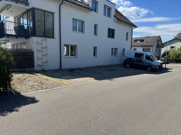 ab 1. Mai 2026 Aussenparkplätze zu vermieten 2