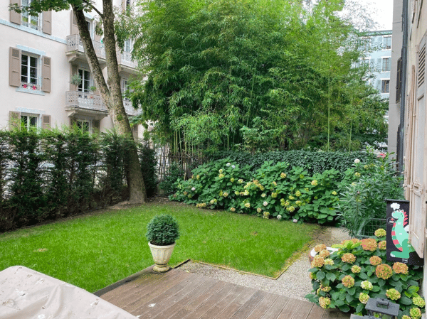 SUPERBE APPARTEMENT SEMI-MEUBLÉ DE HAUT-STANDING AUX EAUX-VIVES 1