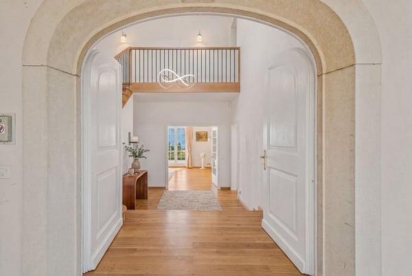 Co-exclusivité - Villa individuelle avec vue somptueuse à Dully 2