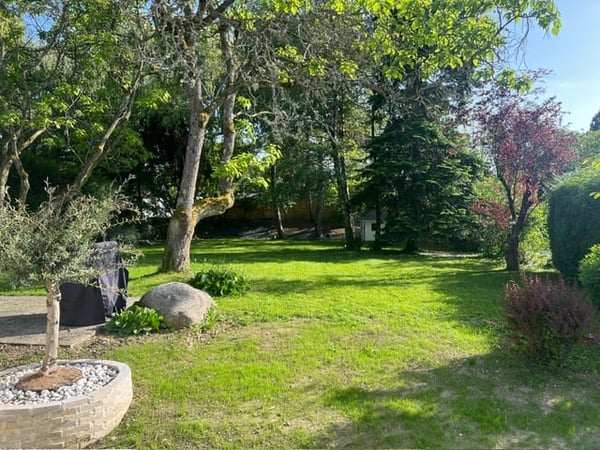Maison rénovée ouverte sur un vaste jardin 10