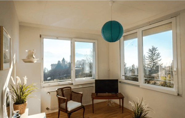 EXCLUSIF ! Villa de 12.5P rénovée avec vue sur le lac et proche du châteu de Blonay 8