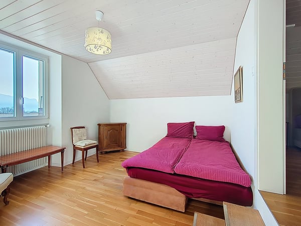 EXCLUSIF ! Villa de 12.5P rénovée avec vue sur le lac et proche du châteu de Blonay 14