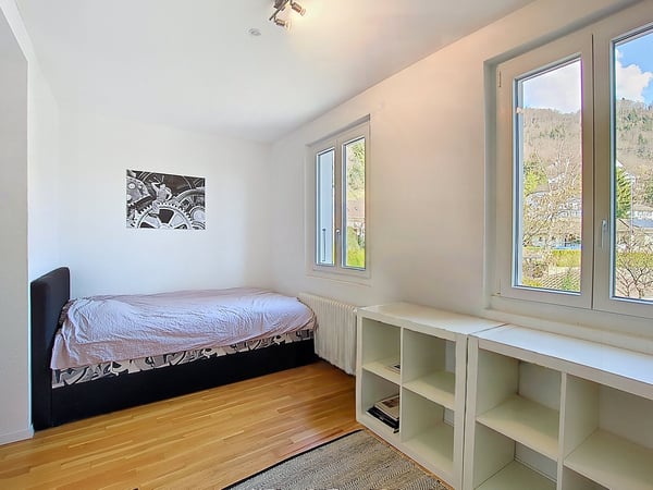 EXCLUSIF ! Villa de 12.5P rénovée avec vue sur le lac et proche du châteu de Blonay 11
