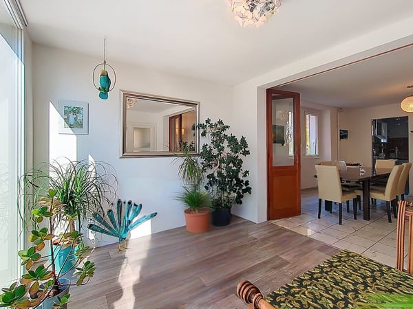 EXCLUSIF ! Villa de 12.5P rénovée avec vue sur le lac et proche du châteu de Blonay 4