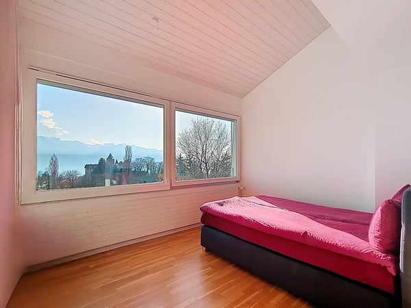 EXCLUSIF ! Villa de 12.5P rénovée avec vue sur le lac et proche du châteu de Blonay 10
