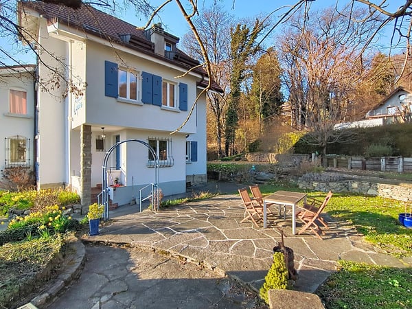 EXCLUSIF ! Villa de 12.5P rénovée avec vue sur le lac et proche du châteu de Blonay 18