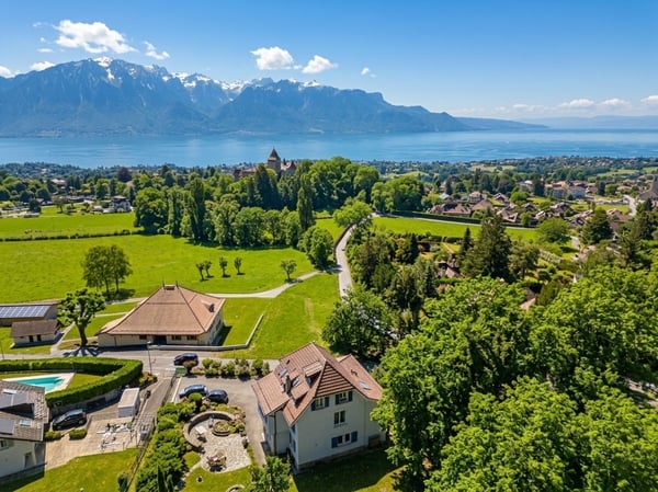 EXCLUSIF ! Villa de 12.5P rénovée avec vue sur le lac et proche du châteu de Blonay 21