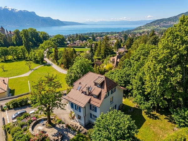 EXCLUSIF ! Villa de 12.5P rénovée avec vue sur le lac et proche du châteu de Blonay 3