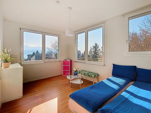 EXCLUSIF ! Villa de 12.5P rénovée avec vue sur le lac et proche du châteu de Blonay 12