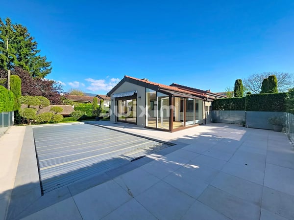 Charmante maison familiale avec piscine Chavannes des Bois 10