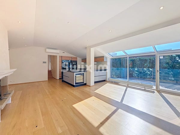Charmante maison familiale avec piscine Chavannes des Bois 3