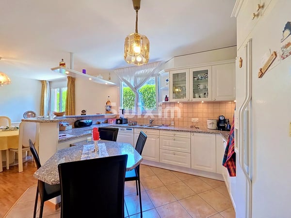 MAISON FAMILIALE AVEC PISCINE 3