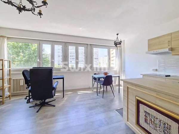 Lumineux et grand studio de 34 m² à Lancy 2
