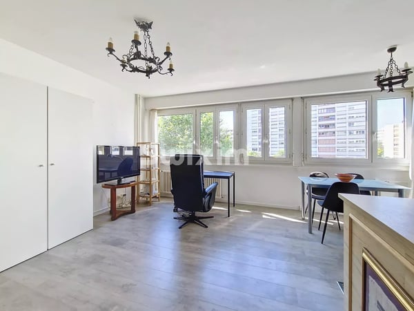 Lumineux et grand studio de 34 m² à Lancy 3