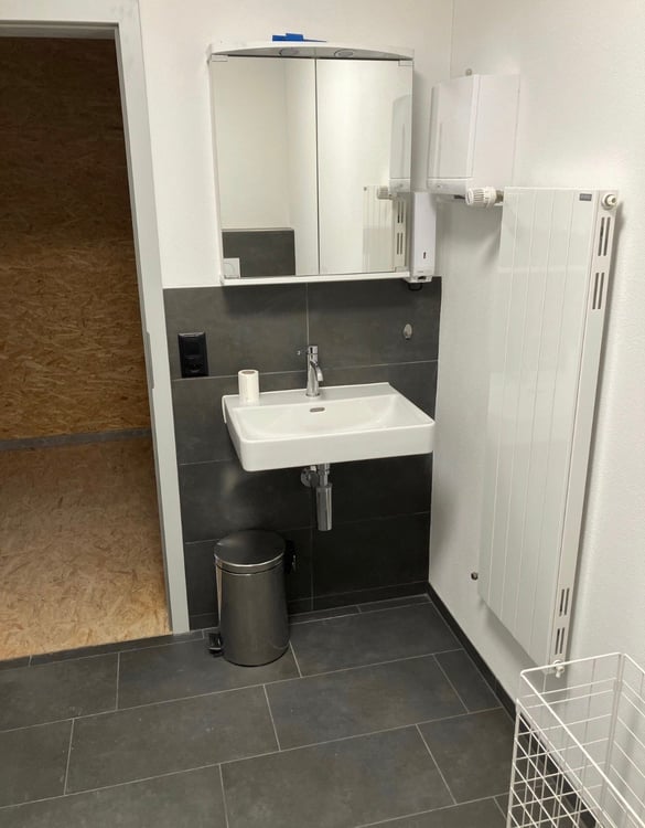 Moderner Gewerberaum mit Büro im Erdgeschoss 152 m2 in Schlatt TG 6