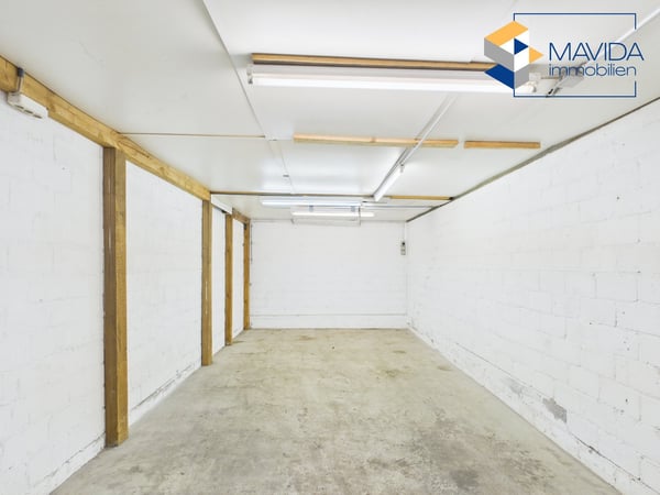 Zwei verbundene Gewerbehallen mit Krananlage und SB-Waschplatz 14