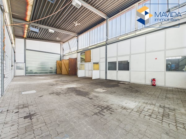 Zwei verbundene Gewerbehallen mit Krananlage und SB-Waschplatz 2