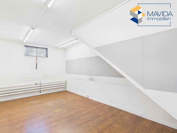Zwei verbundene Gewerbehallen mit Krananlage und SB-Waschplatz 8