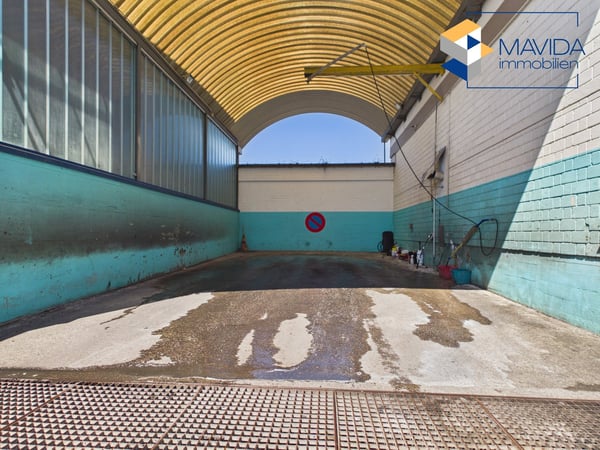 Zwei verbundene Gewerbehallen mit Krananlage und SB-Waschplatz 19