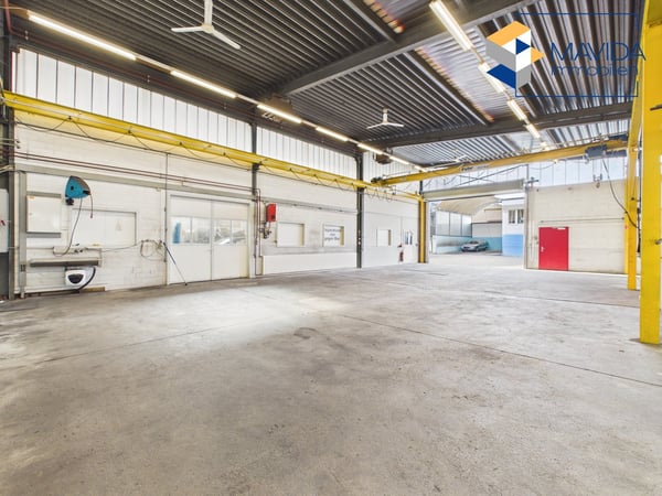 Zwei verbundene Gewerbehallen mit Krananlage und SB-Waschplatz 4