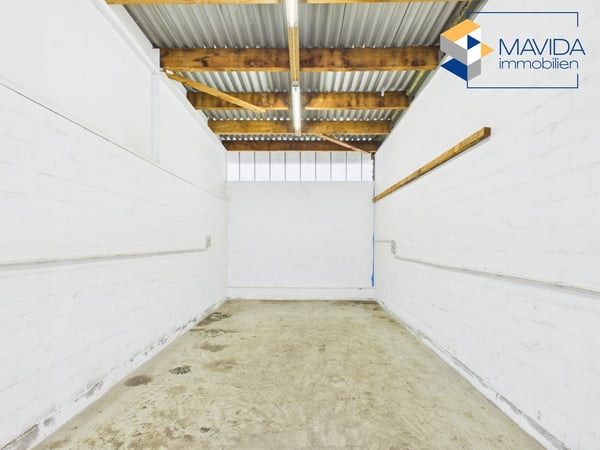 Zwei verbundene Gewerbehallen mit Krananlage und SB-Waschplatz 15