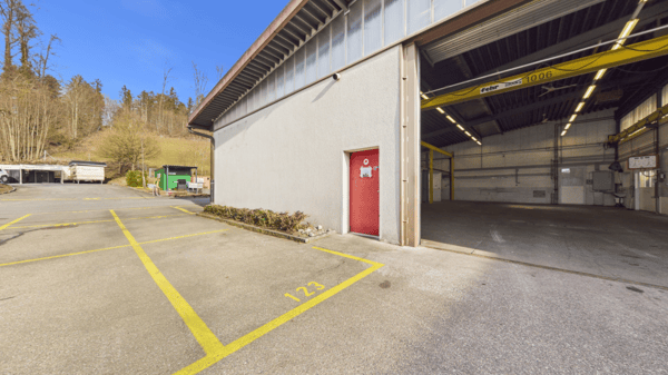 Zwei verbundene Gewerbehallen mit Krananlage und SB-Waschplatz 18