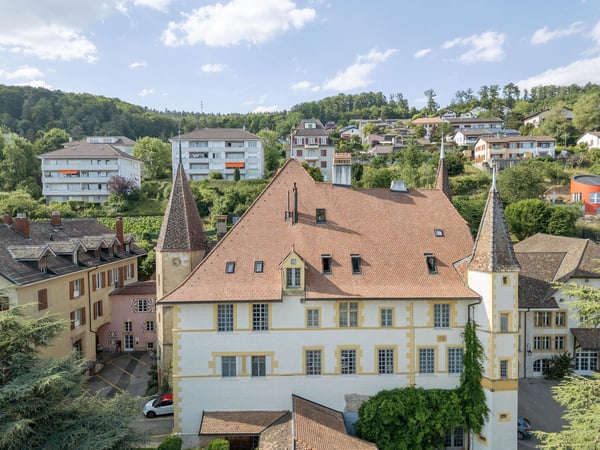 Appartement d’exception au dernier étage d’un château historique à Peseux 15