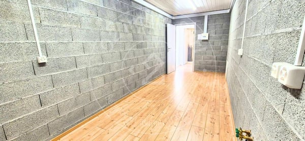 À louer à Ursy - Local commercial / bureau de 140 m² avec mezzanine 7