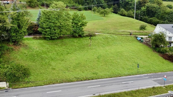 Bauland mit Weitsicht - 1'607 m² an sonniger Hanglage in Hölstein BL 1