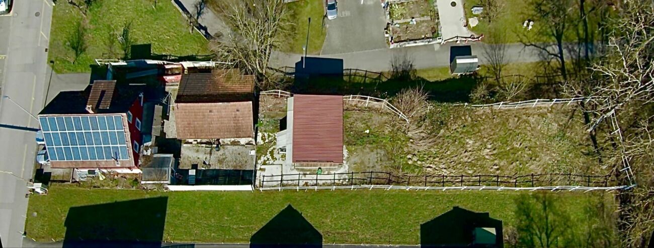 Casa indipendente con riserva di terreno e scuderia per cavalli - Potenziale di sviluppo