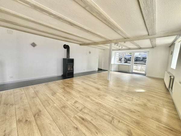 Exklusives Wohnidyll: Charmantes Bauernhaus an Südhanglage mit grossem Potenzial in Oensingen 12