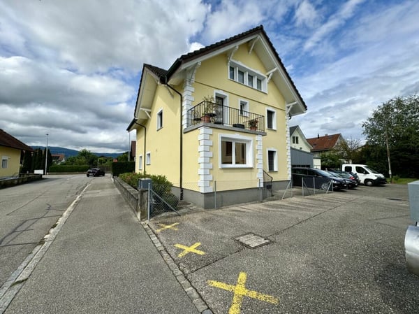 Ideales Zweifamilienhaus in Derendingen 1